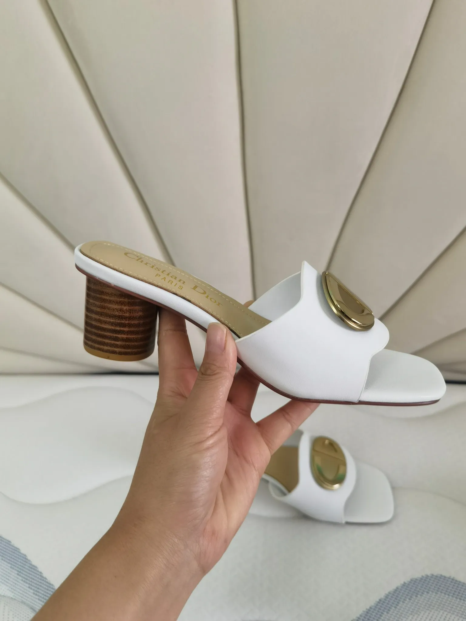 👟👟Ex-factory price 340👟👟 Genuine leather sole +40 Dior 2024 summer catwalk model shipped, heel height 6 cm, four colors available, black, white, apricot, blue, size 35-43